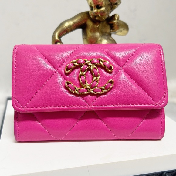 Authentic Chanel 19 Barbie Pink CC Card Wallet - Picture 2 of 13